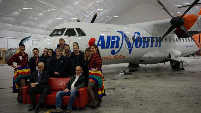 Personnel de Air North souhaite un joyeux 150e anniversaire au Canada.