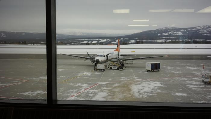 Notre Hawker Siddeley 748 en préparation pour le vol à Dawson.